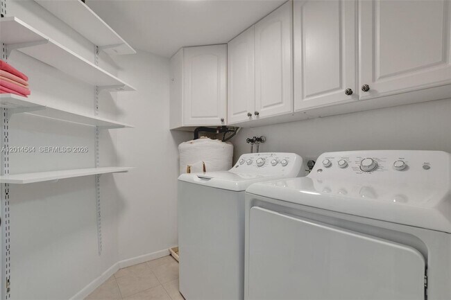 Building Photo - 500 Egret Cir