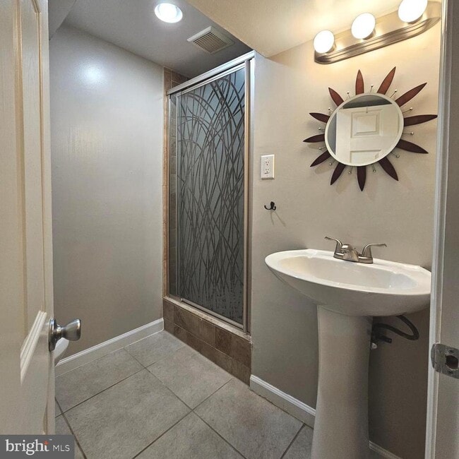 Building Photo - 2214 Arlington Terrace