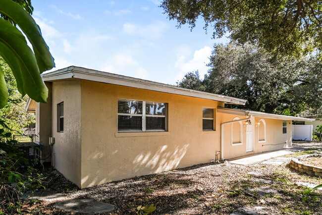 Building Photo - 201 Fairview Ave