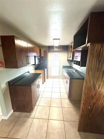 Building Photo - 409 S Holiday Dr