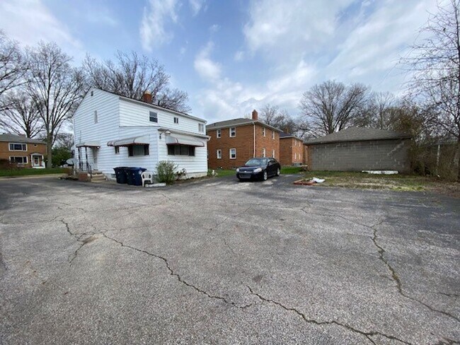 Building Photo - 1724-1726 Tanglewood Dr Akron OH 44313 MFH2