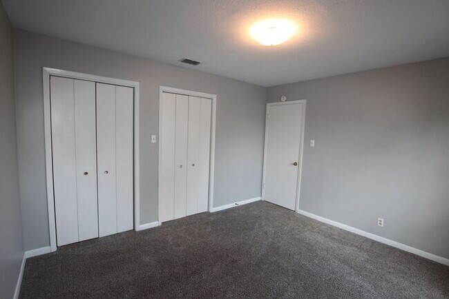 Building Photo - Coming Soon! 2 bed 2 bath Apartment in Sou...