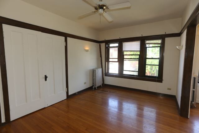Building Photo - 824 W Waveland Ave