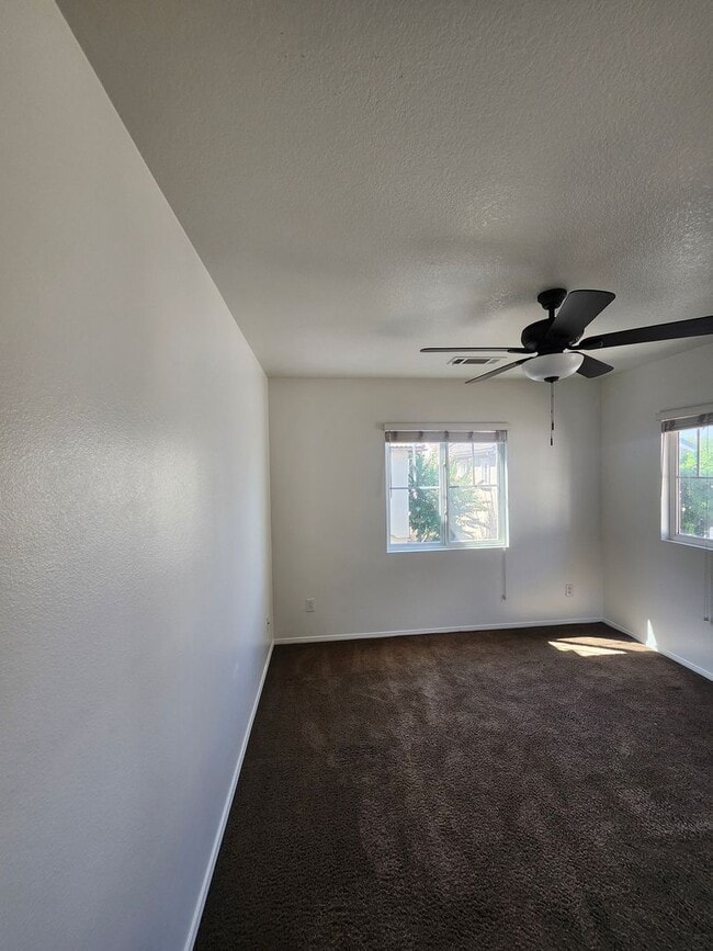 Building Photo - Chino 4 bedroom Beauty