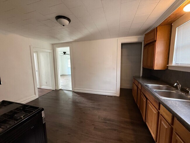 Building Photo - House for Rent