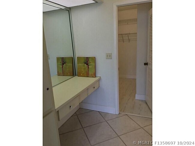 Building Photo - 2500 Parkview Dr