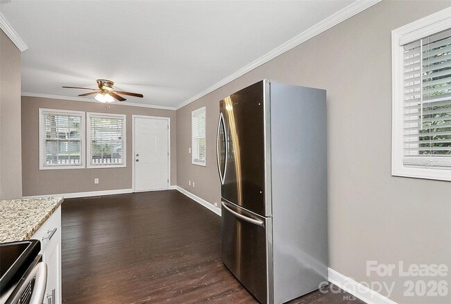 Building Photo - 2213 Kennesaw Dr