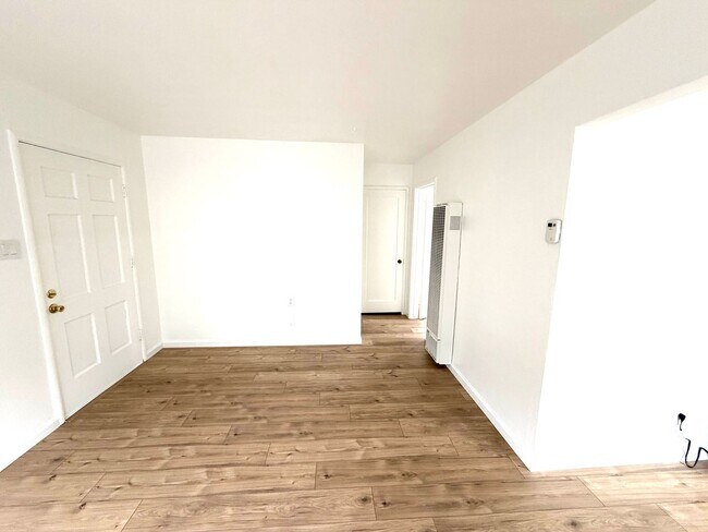 Building Photo - Private & Cozy Detached ADU in South Tahoe Park!