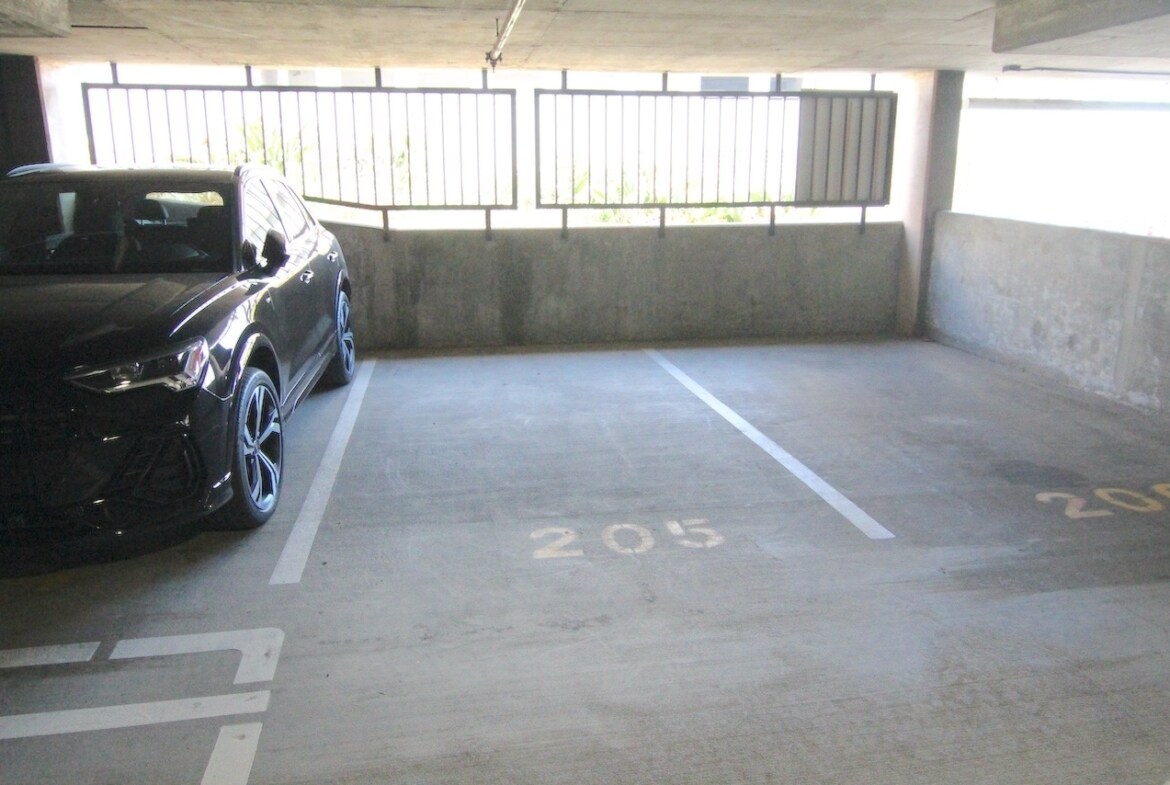 Building Photo - 488 E Ocean Blvd