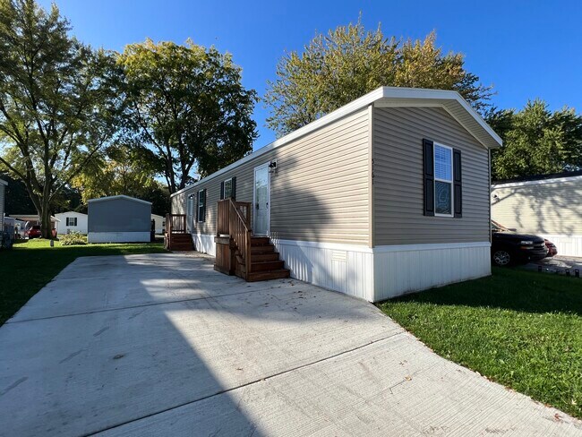 Building Photo - 5161 Chantelle Dr