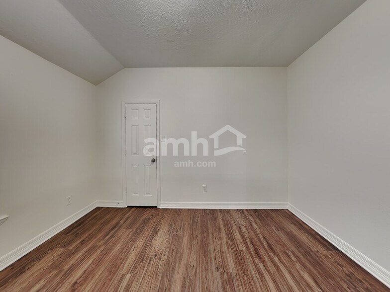 Building Photo - 1830 Arrowhead Ct