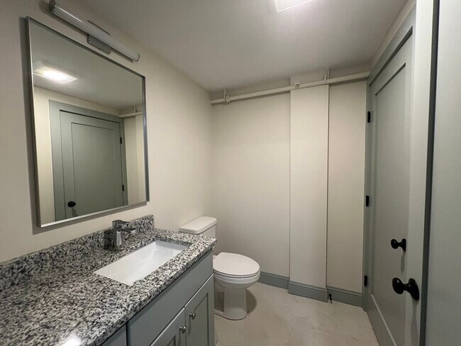 Building Photo - 160 Seabury St