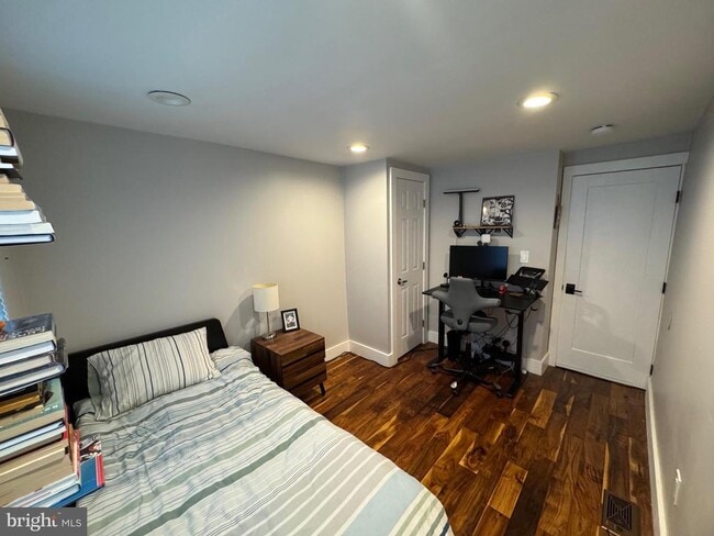 Building Photo - 616 Gerritt St