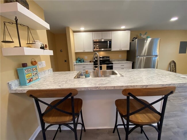 Building Photo - 233 W Commercial St