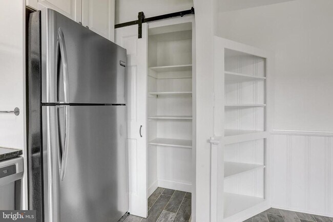 Building Photo - 227 Willow Ave