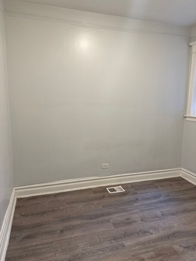 Building Photo - 6344 S Eberhart Ave