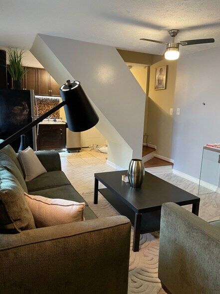 Building Photo - 888 W Lombard St