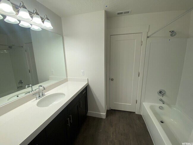 Building Photo - 7271 N Silver Spring Way