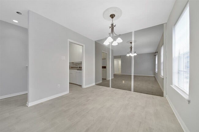 Building Photo - 2822 Briarhurst Dr