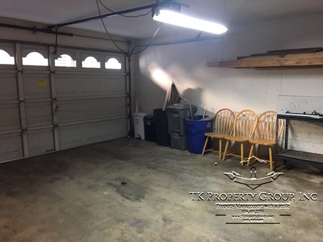 Building Photo - 1335 Oak Ridge Dr