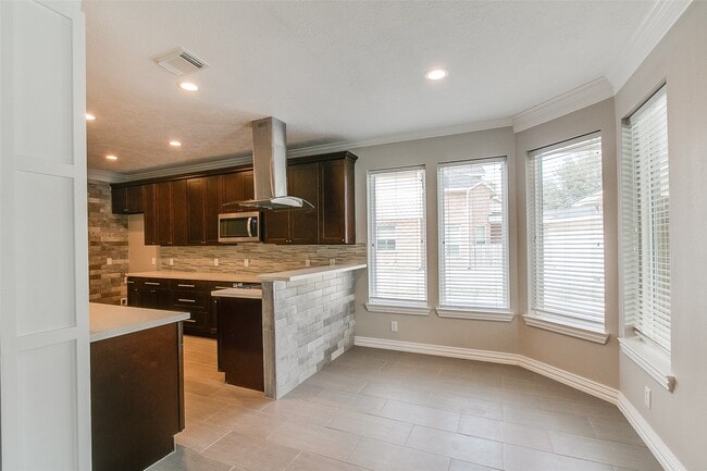 Building Photo - 5125 Carriage Bend Dr