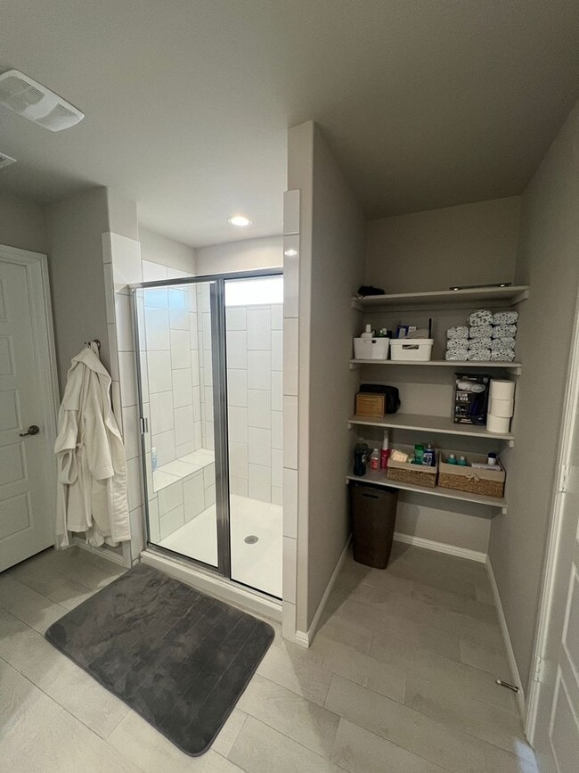 Building Photo - 7600 Silver Crk Ct