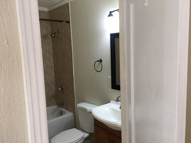 Building Photo - North Hyde Park - UT Area