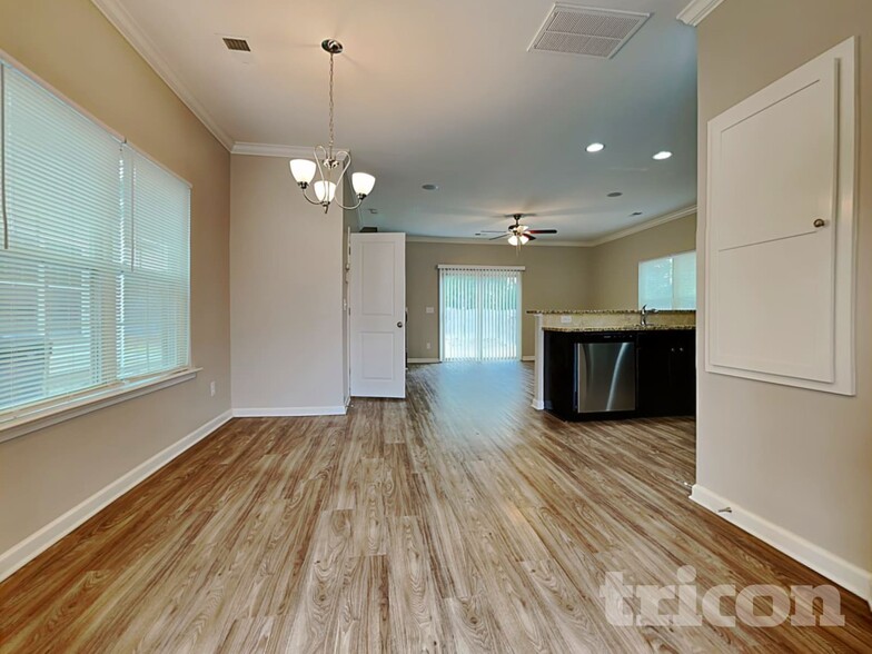 Building Photo - 336 Quiet Grove Dr