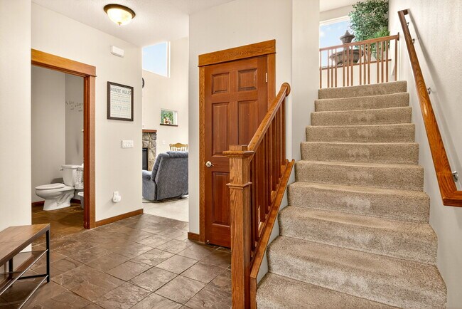 Building Photo - 1719 Lithia Way