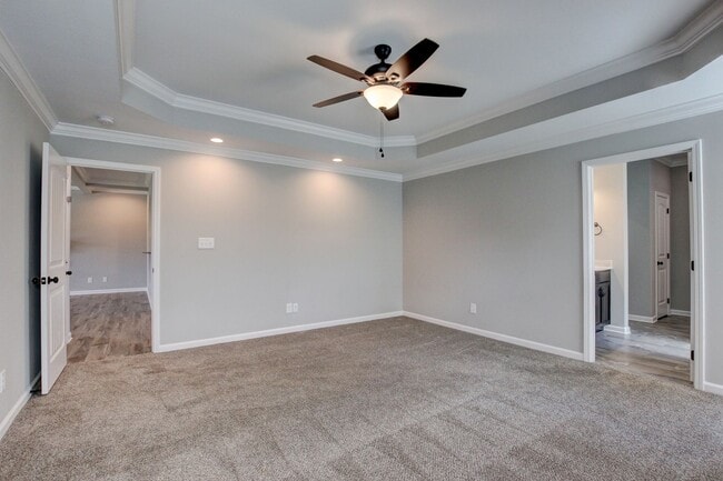 Building Photo - Sharp 4 bedroom HUGE house off exit 1 of I 24