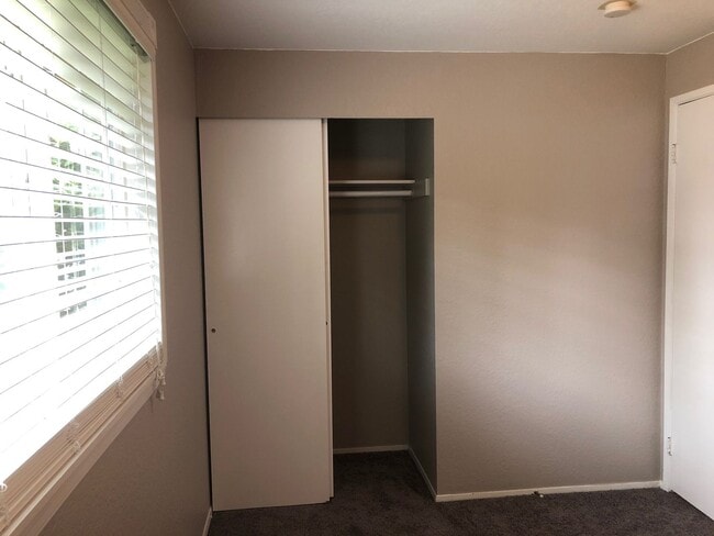 Building Photo - CUTE House with fenced yard & AIR-CONDITIONING in Lynnwood/N Bothell area