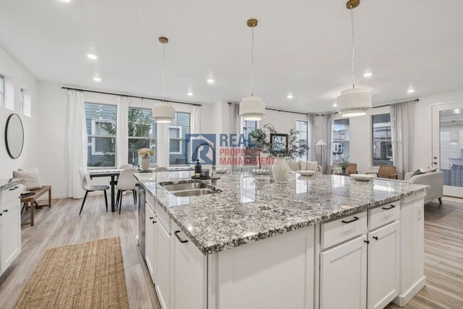 Building Photo - 8396 Bijou Crk Ave