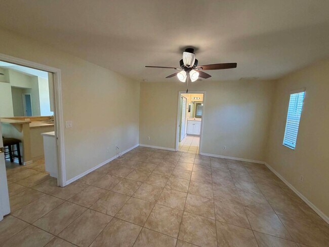 Building Photo - Your Dream Home Awaits in Port Charlotte!