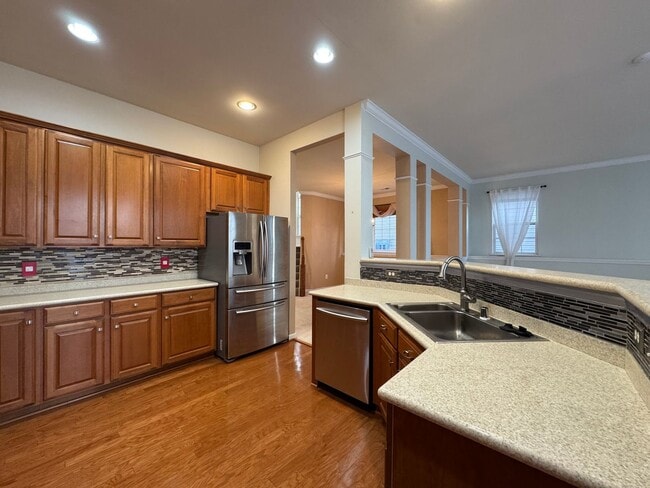 Building Photo - Stunning 4 Bed 3.5 Bath Brick Townhome In Desired Mount Zephyr