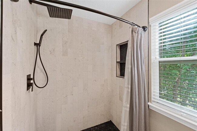 Building Photo - 13314 Briar Hollow Dr