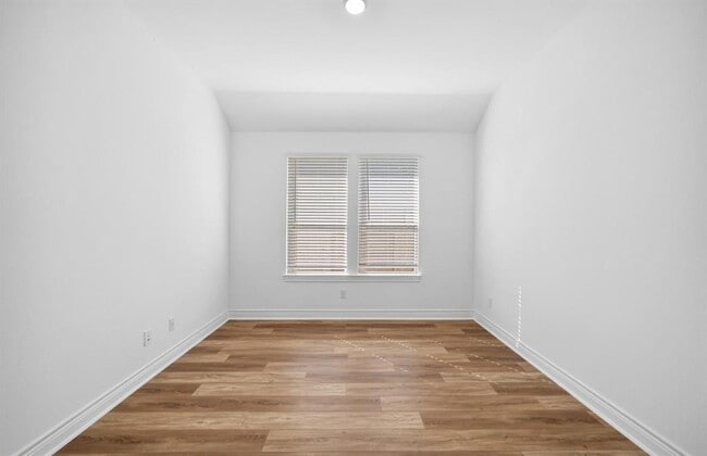Building Photo - 25310 Framlingham Dr