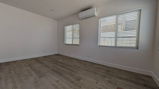 Building Photo - Charming 2-bedroom, 1-bath home in Imperial Beach just two blocks from the beach