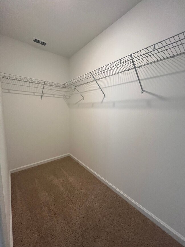 Building Photo - Town Home in The Trails -2 Primary Suites!!