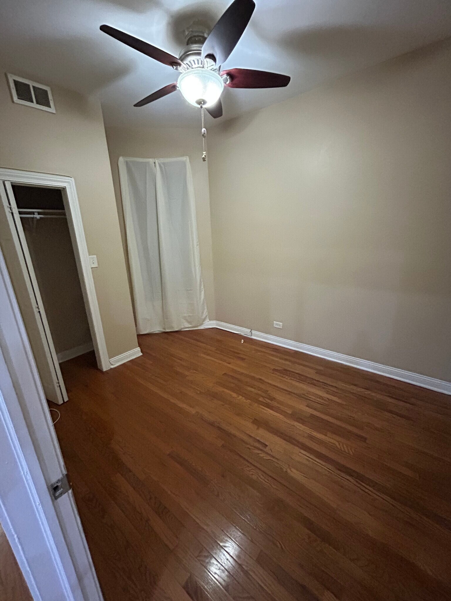 1st bedroom - 6630 S Ingleside Ave