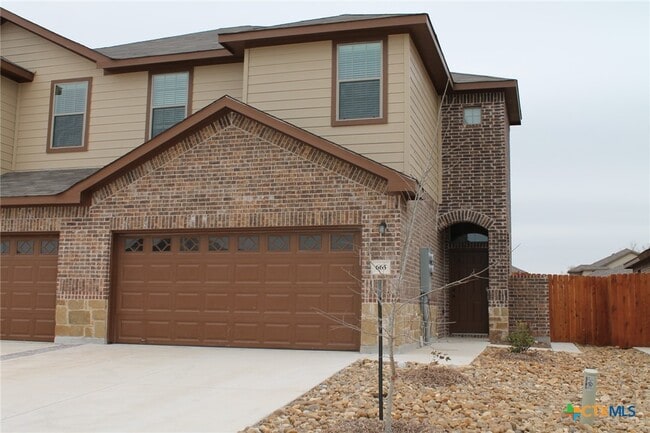 Primary Photo - 665 Creekside Cir