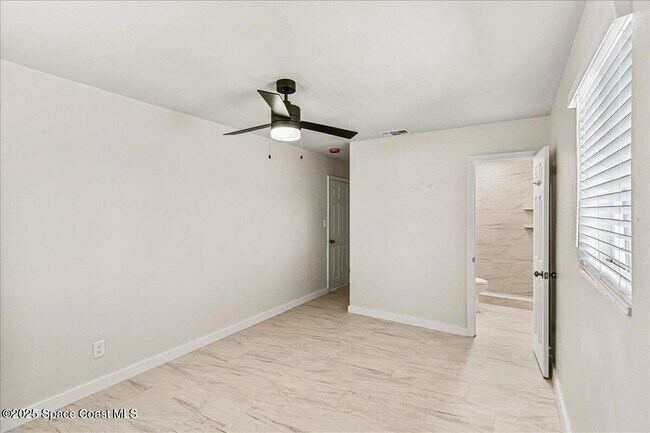 Building Photo - 1104 Azalea Ln