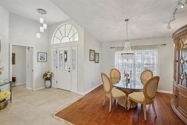 Building Photo - "Pool Home! Spacious 3-Bed, 2-Bath Gem on Shoreline Drive, Clearwater"