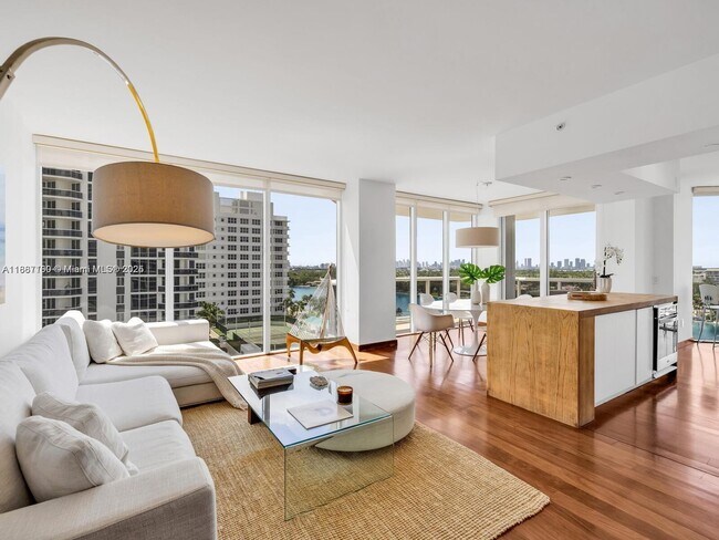 Primary Photo - 4779 Collins Ave