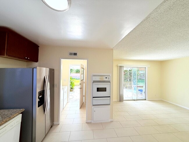 Building Photo - Beautiful Renovated Spacious 4 Bed - 2 Bath Home in West Hills