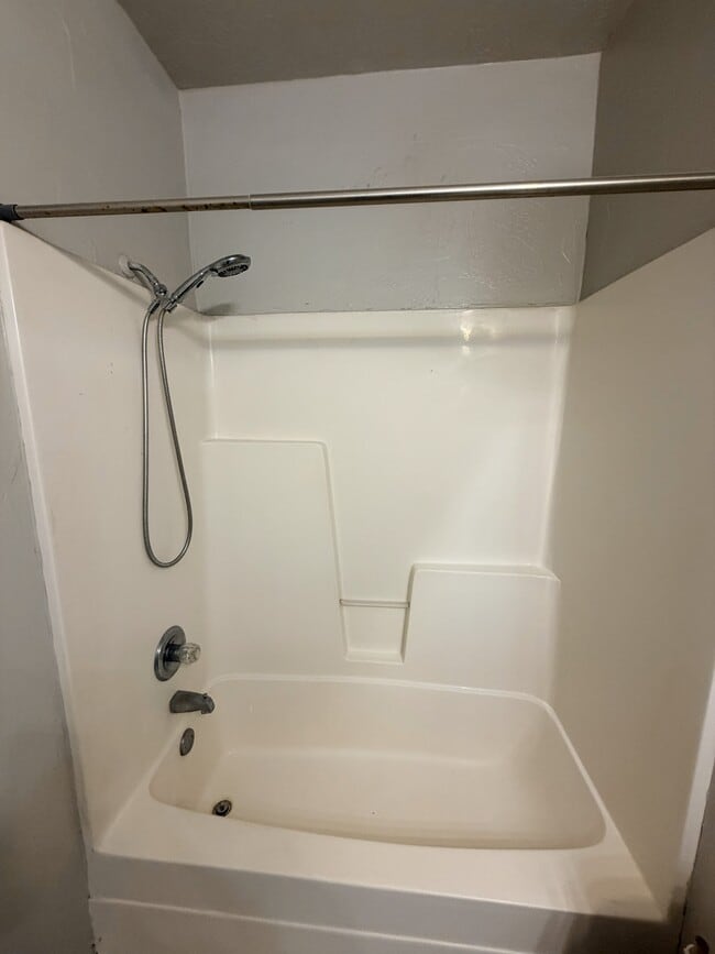 Building Photo - 1929 Lariat Cir