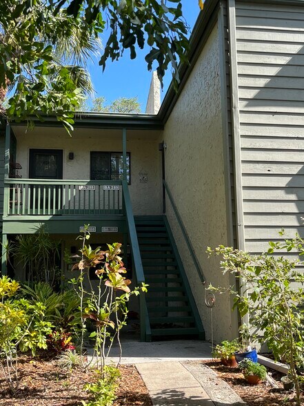 2nd floor condo - 1519 Pelican Point Dr