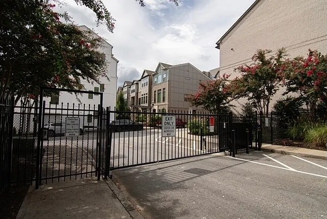 Building Photo - 625 Broadview Terrace NE