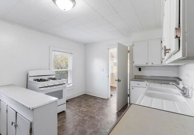 Building Photo - 104 Drugstore St