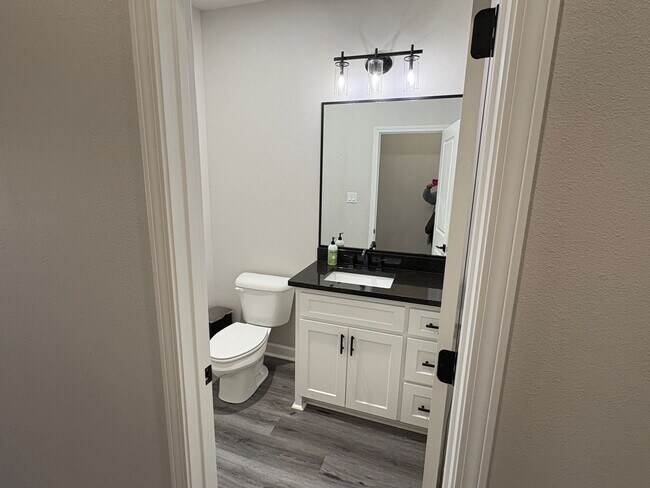 Building Photo - 3013 Sue St