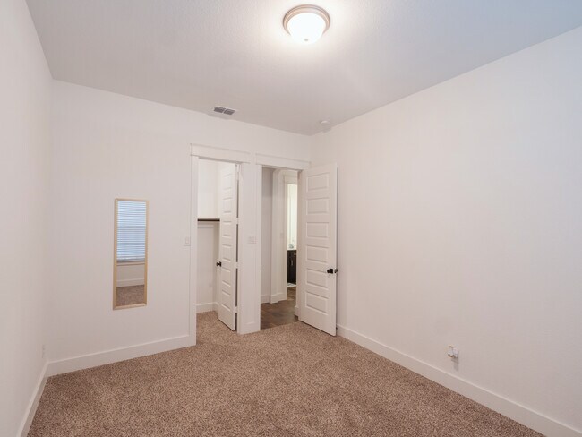 Building Photo - 4104 Willow Grove Ave